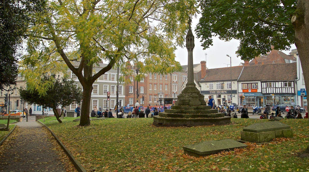 Reading showing heritage elements, autumn leaves and a garden