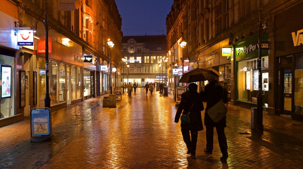 Reading welches beinhaltet bei Nacht und Straßenszenen sowie Paar