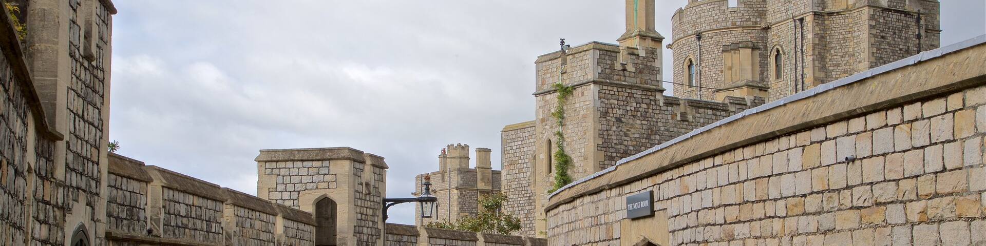 Windsor Castle featuring château or palace and heritage architecture as well as a small group of people