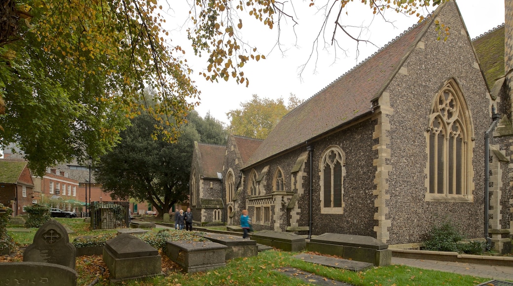 Minster Church of St Mary the Virgin showing a cemetery, a church or cathedral and heritage architecture