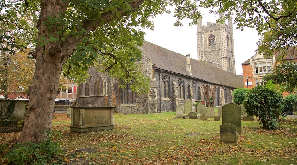 St. Laurence Church que incluye un cementerio, los colores del otoño y una iglesia o catedral