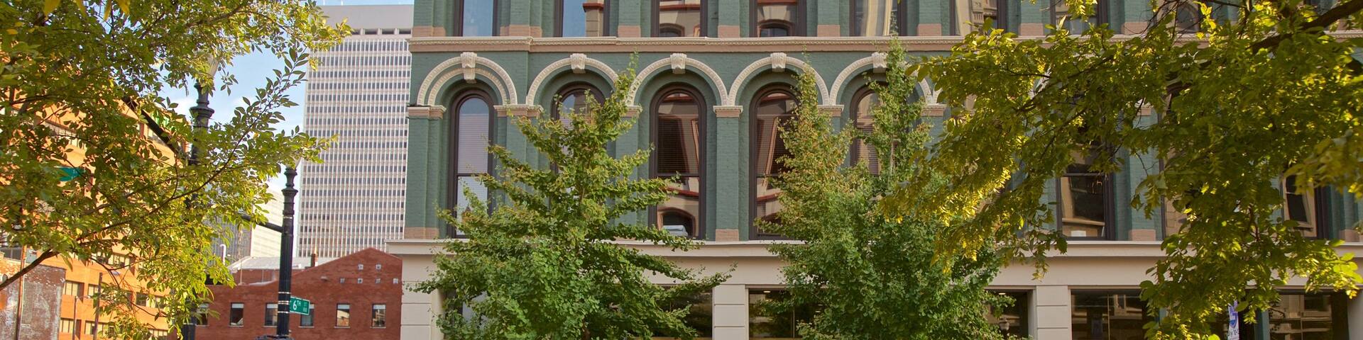 Louisville showing horseriding, land animals and heritage elements