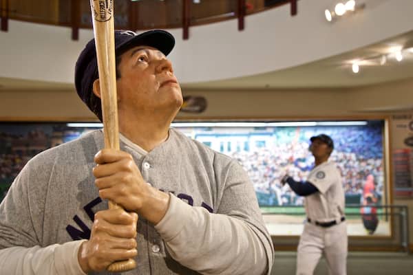Musée Slugger de Louisville qui includes vues intérieures
