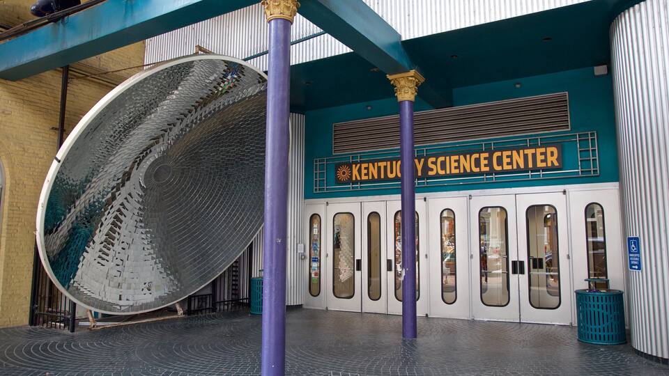 ศูนย์วิทยาศาสตร์ลุยส์วิลล์ เนื้อเรื่องที่ ศิลปะกลางแจ้ง