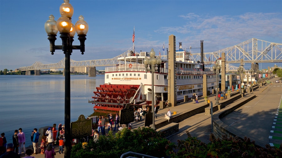 Belle of Louisville cho thấy cảng hoặc vịnh và phà cũng như nhóm nhỏ