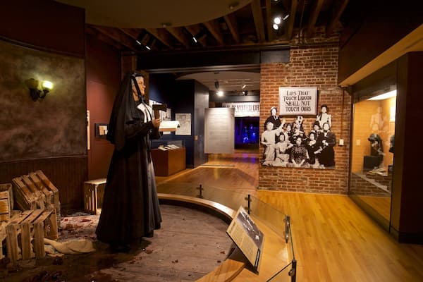 Musée d\'histoire international Frazier qui includes vues intérieures