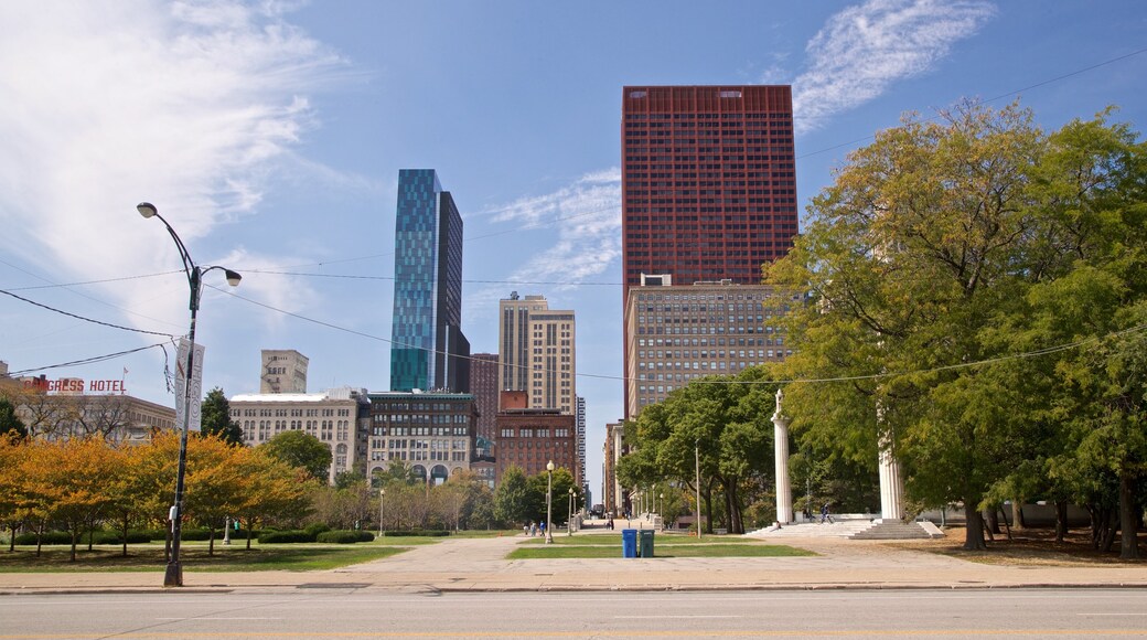 Illinois mostrando una ciudad, un edificio de gran altura y un parque
