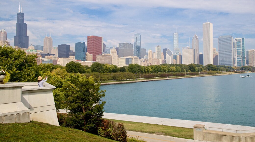 Northerly Island Park showing a city, views and a bay or harbour