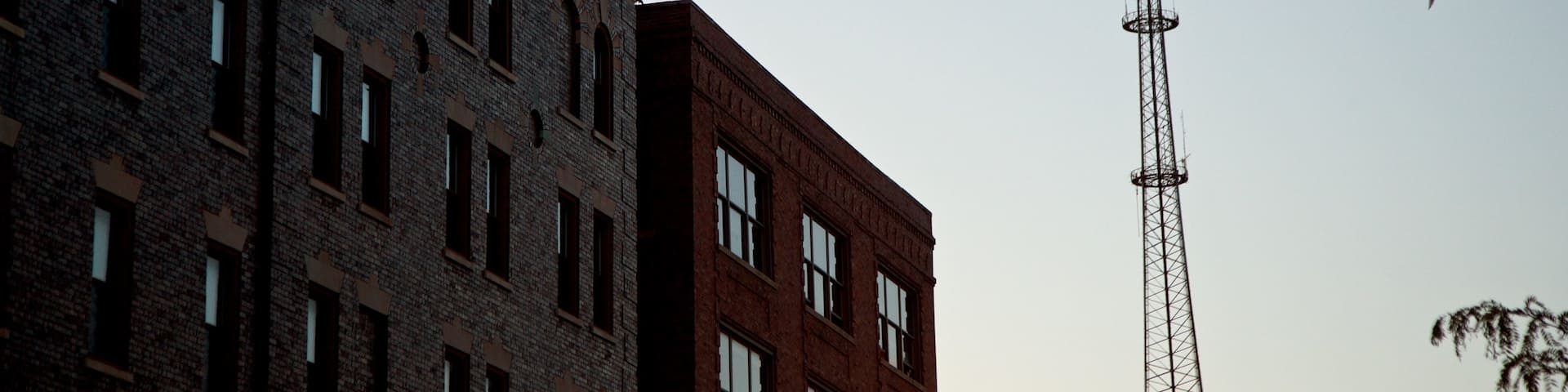 Bloomington montrant coucher de soleil, patrimoine historique et vie des oiseaux