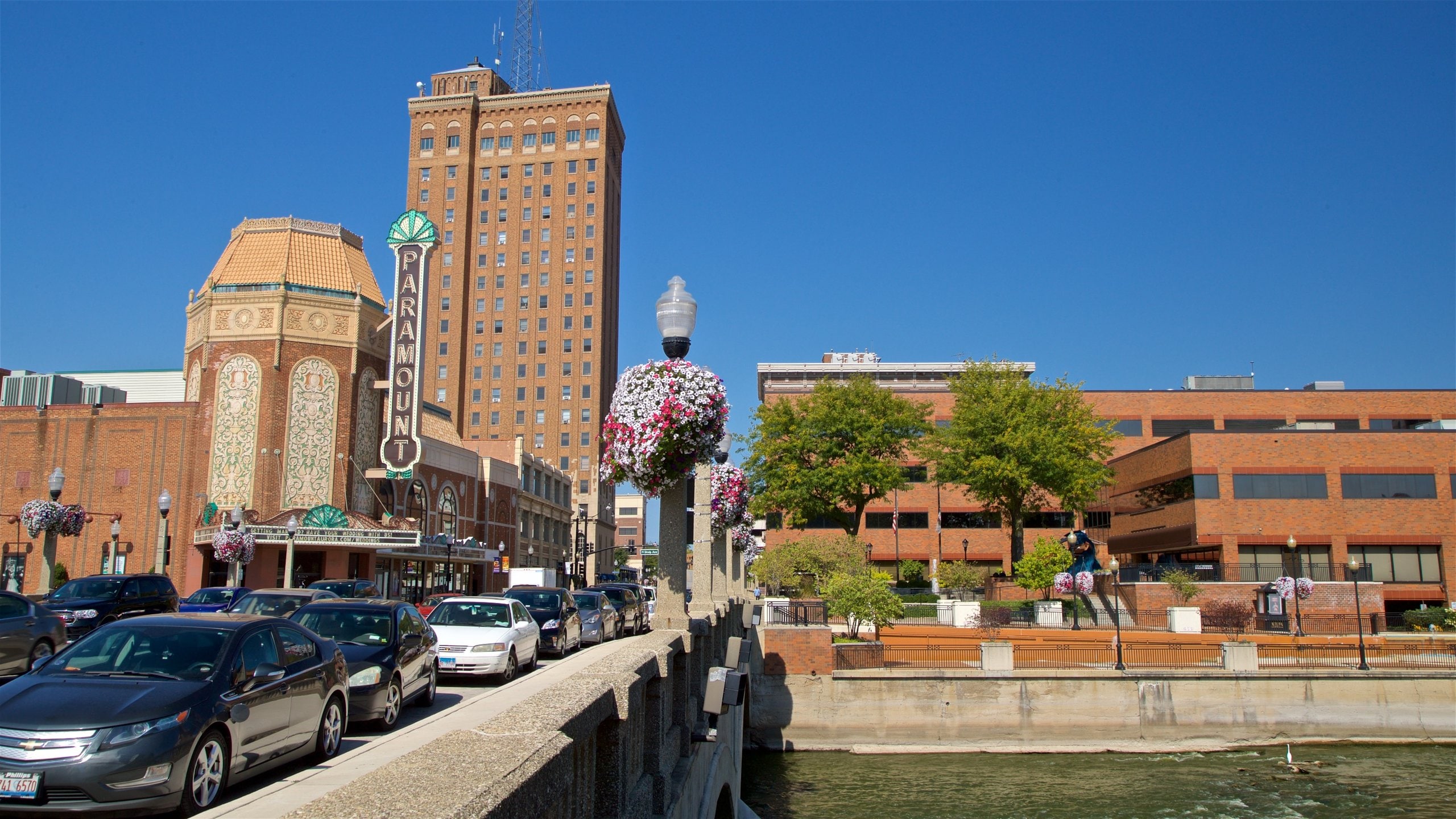 Travel & Visitors Information for the Aurora Area of Illinois