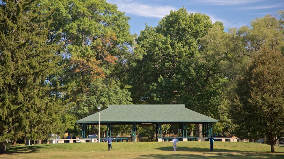 Hessel Park featuring a garden as well as a couple