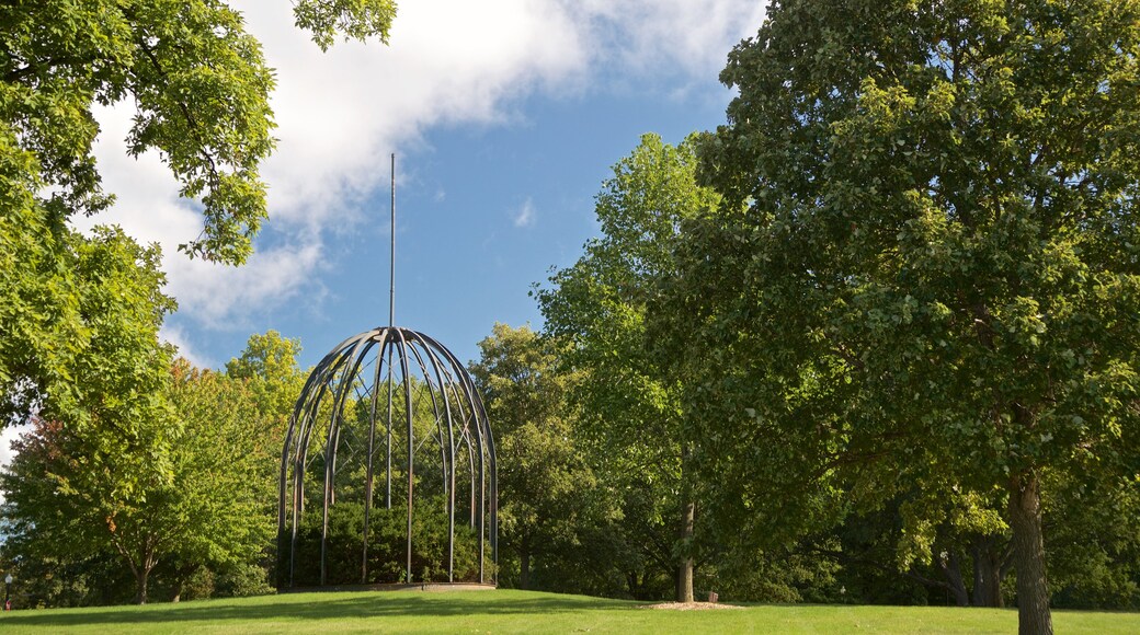 Miller Park Zoo featuring a garden