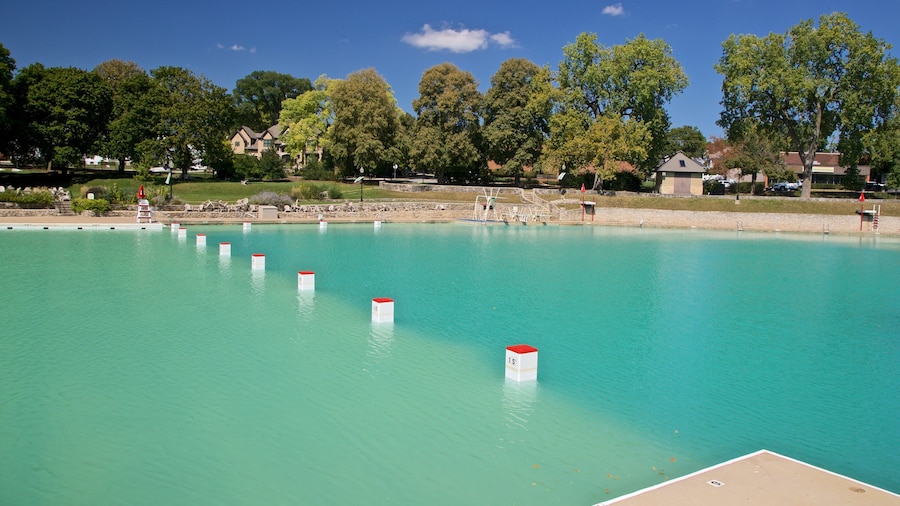 Centennial Beach que inclui uma piscina