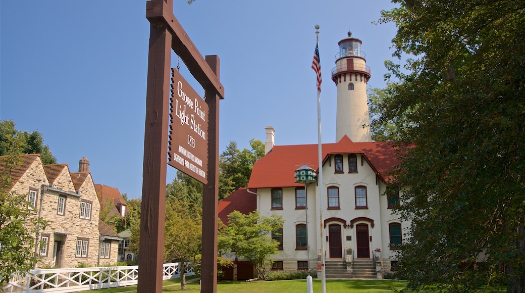 Grosse Point Lighthouse showing a lighthouse and signage