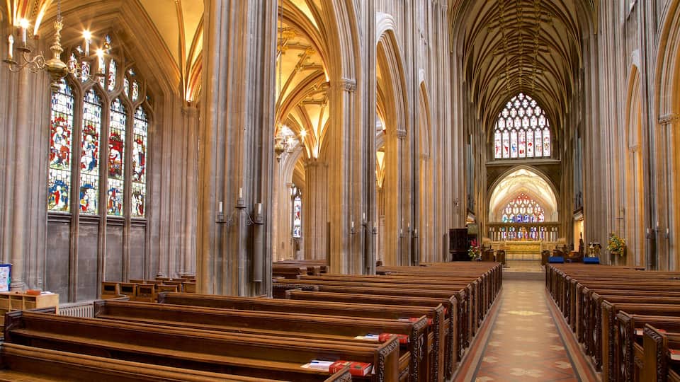 St. Mary Redcliffe Church qui includes patrimoine historique, vues intérieures et église ou cathédrale