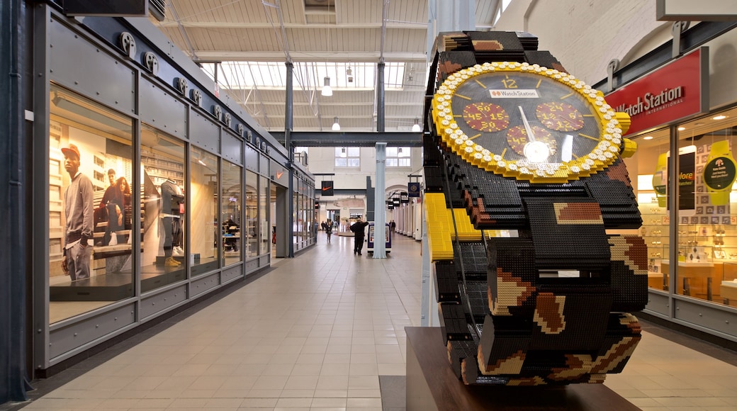 Swindon Designer Outlet which includes shopping, art and interior views