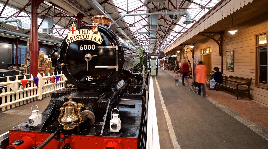 Museo del Gran Ferrocarril del Oeste que incluye artículos de ferrocarril y elementos del patrimonio