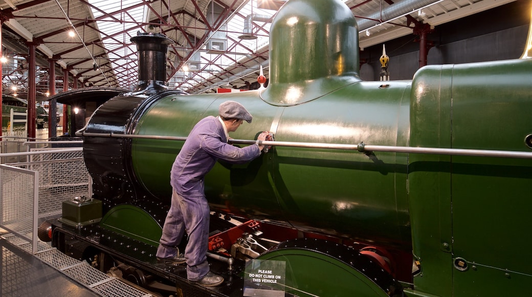 Museo della Great Western Railway che include oggetti d\'epoca e ferrovia