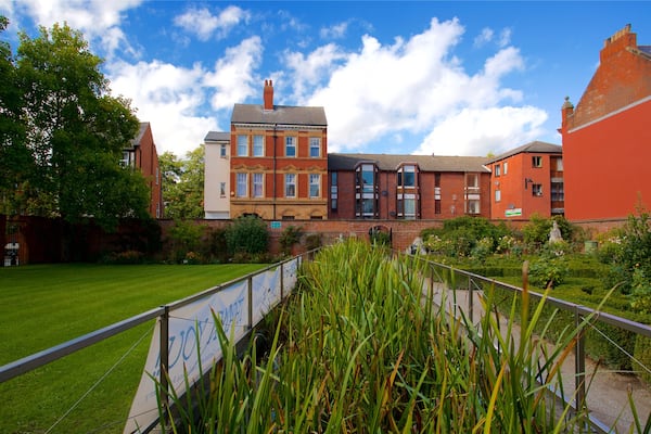 Museum Quarter which includes a garden
