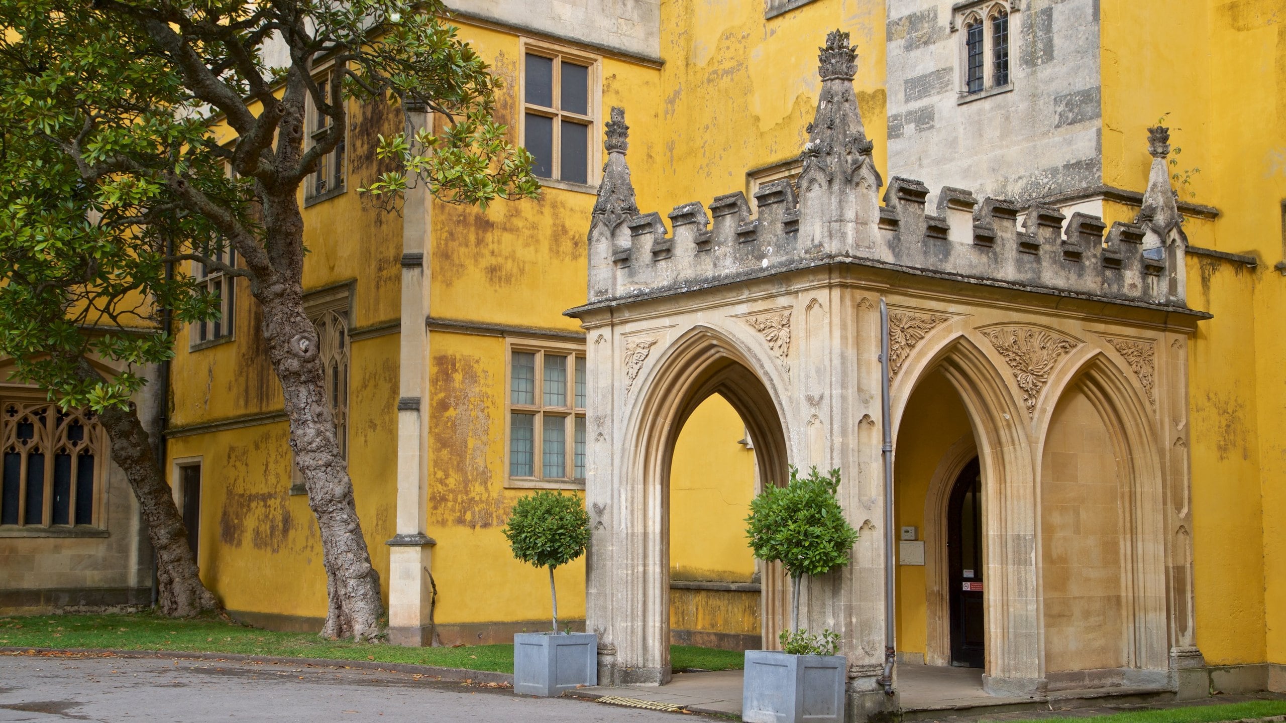 Ashton Court Mansion featuring heritage elements