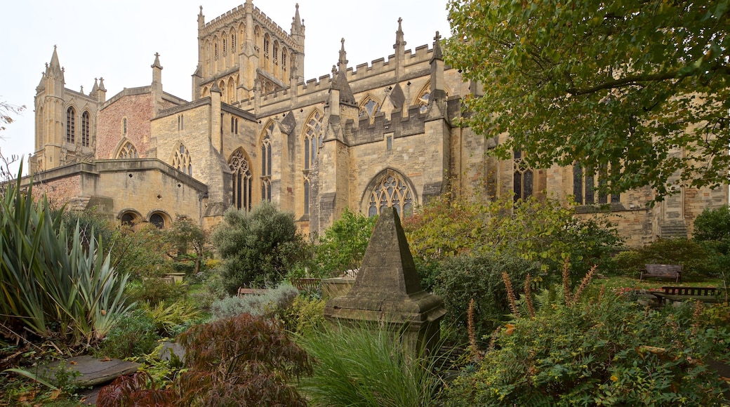 Bristol Cathedral ofreciendo una iglesia o catedral y patrimonio de arquitectura