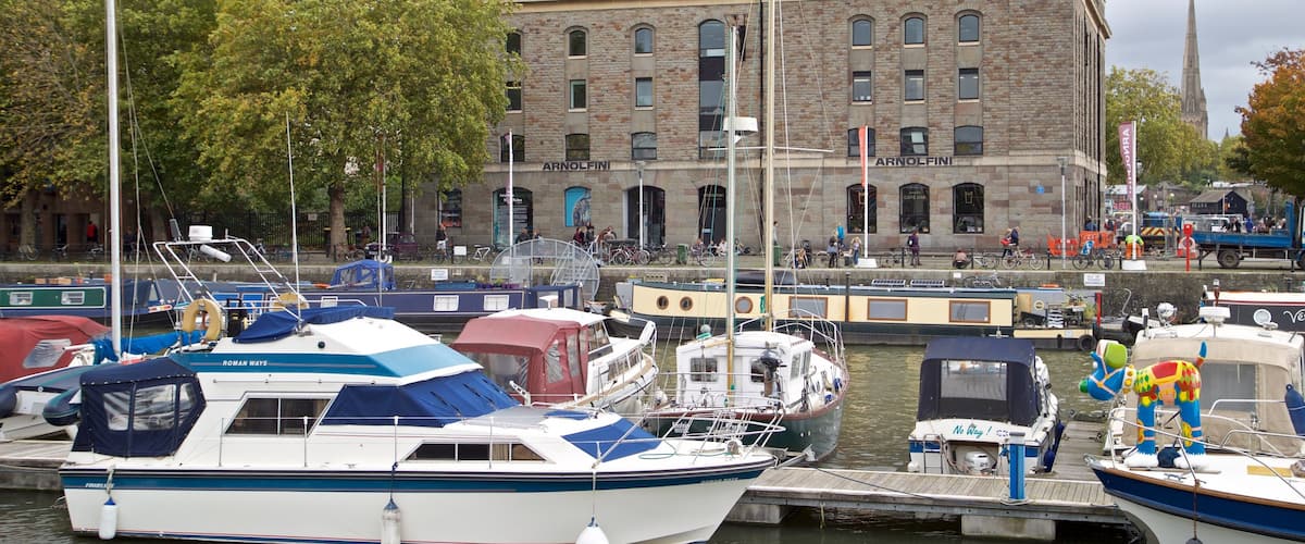 Arnolfini Gallery ofreciendo una bahía o puerto