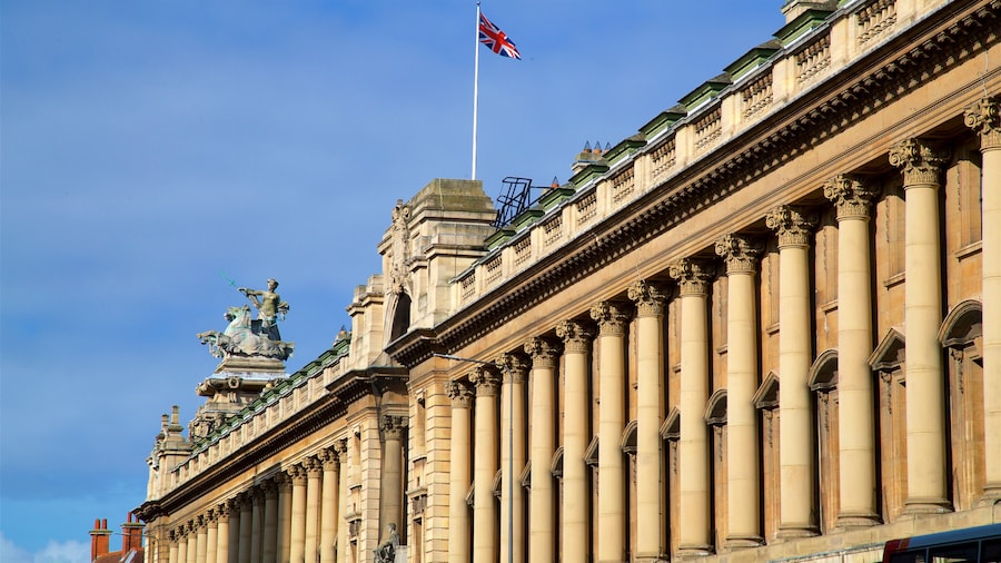 Hull Guildhall featuring heritage elements