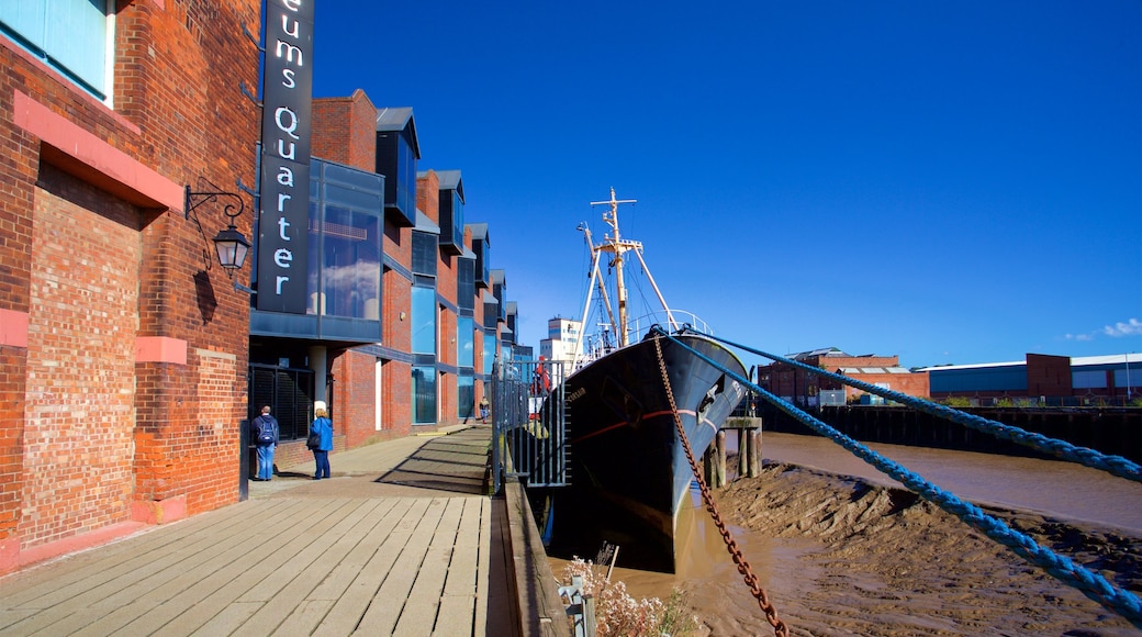 Arctic Corsair mit einem Bucht oder Hafen