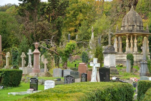 Arnos Vale Cemetery welches beinhaltet Friedhof