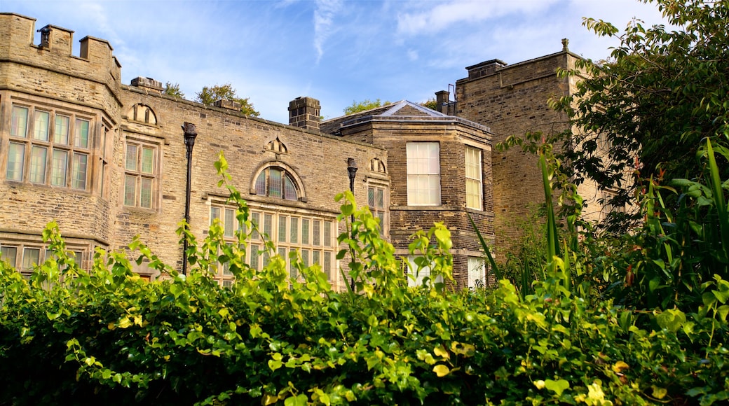 Museo Bolling Hall que incluye un castillo y elementos del patrimonio