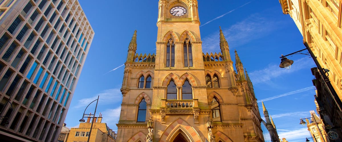 Wool Exchange featuring heritage architecture and a church or cathedral