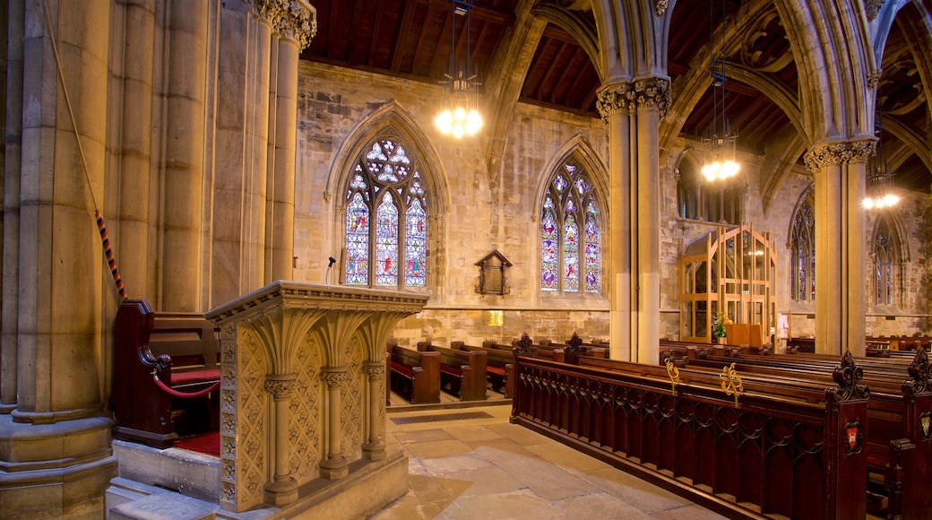 Catedral de Doncaster que incluye elementos del patrimonio, vistas interiores y una iglesia o catedral