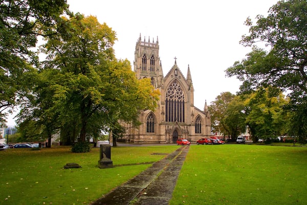 Cathédrale de Doncaster montrant église ou cathédrale, patrimoine architectural et parc