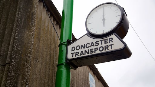 The Trolleybus Museum at Sandtoft mostrando segnaletica