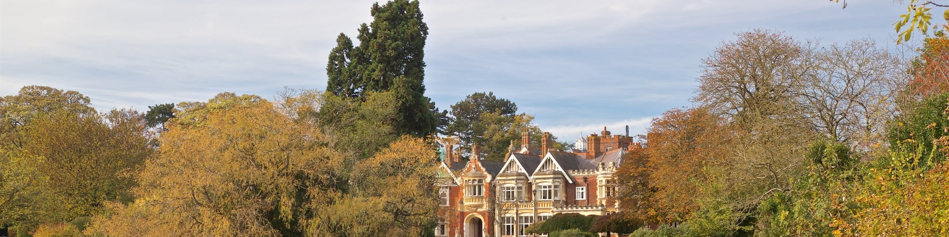 Bletchley Park showing a pond, a fountain and a house