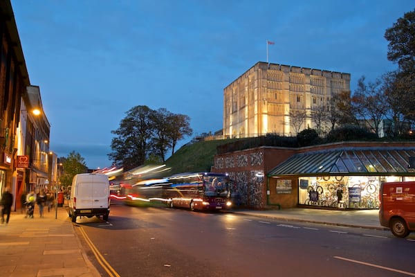 Château de Norwich mettant en vedette patrimoine architectural et scènes de nuit