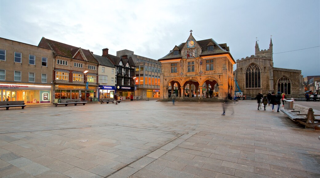 Peterborough que incluye un parque o plaza y elementos del patrimonio