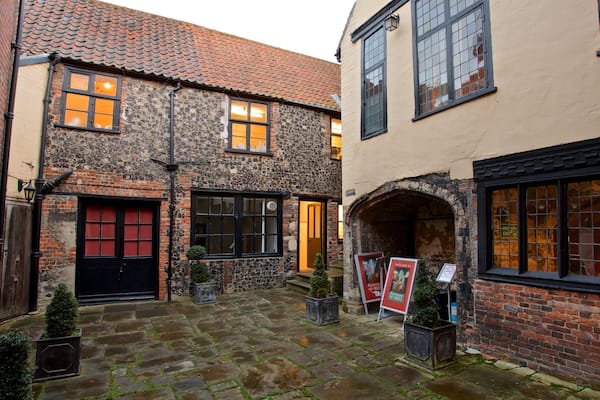 Strangers Hall Garden showing heritage elements