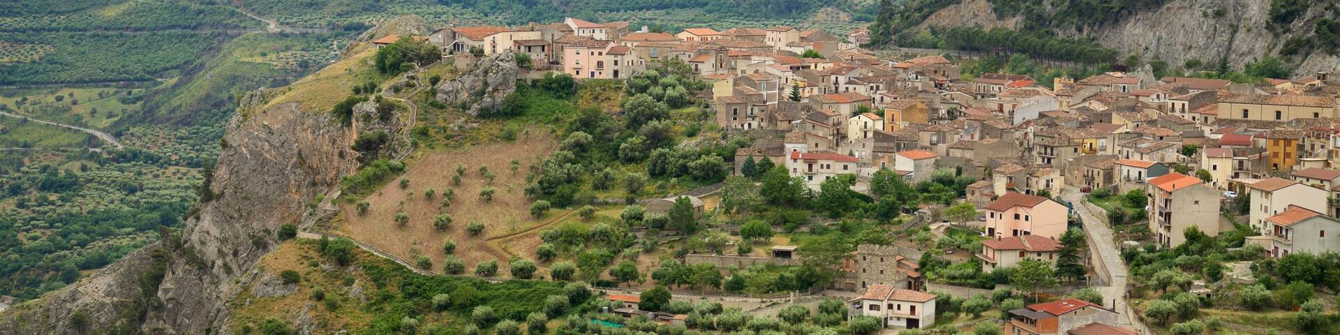 Civita featuring landscape views, a small town or village and tranquil scenes