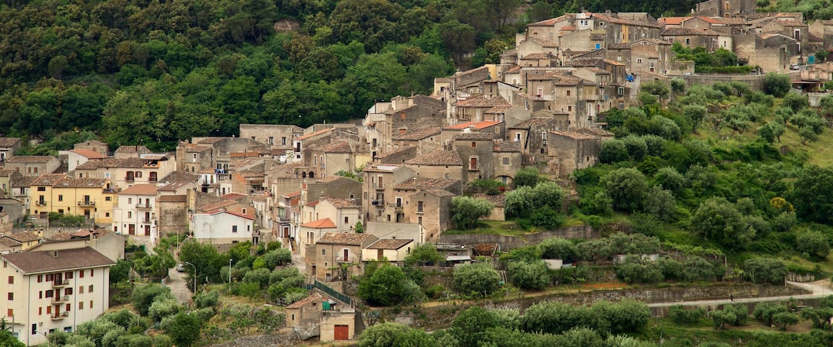 Civita showing a small town or village