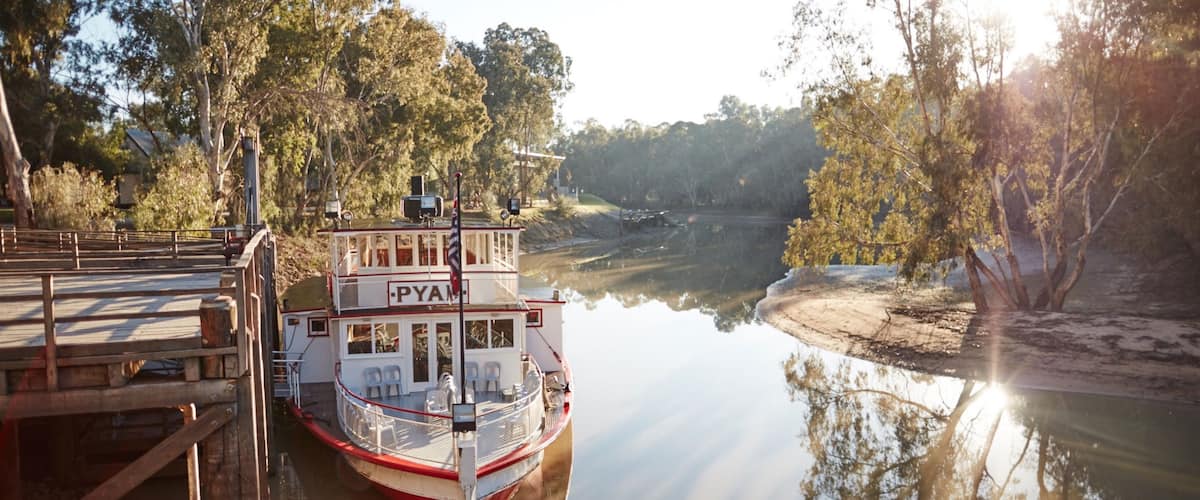 Swan Hill qui includes rivière ou ruisseau et coucher de soleil