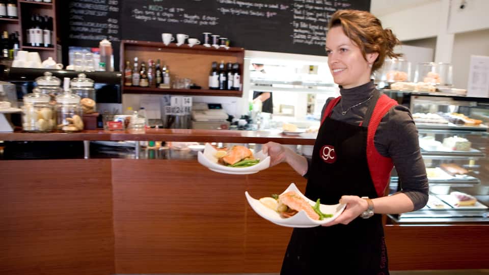 Benalla showing food, interior views and café scenes