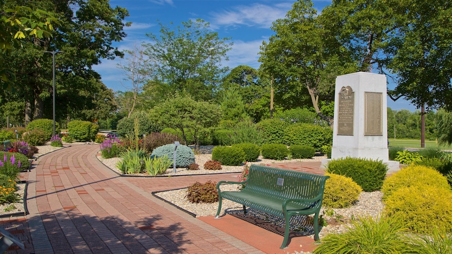 Hoyt Park toont bloemen en een tuin