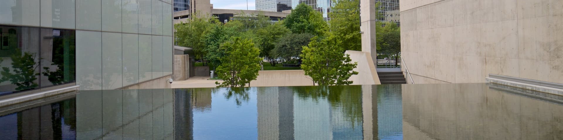 Grand Rapids Art Museum montrant ville