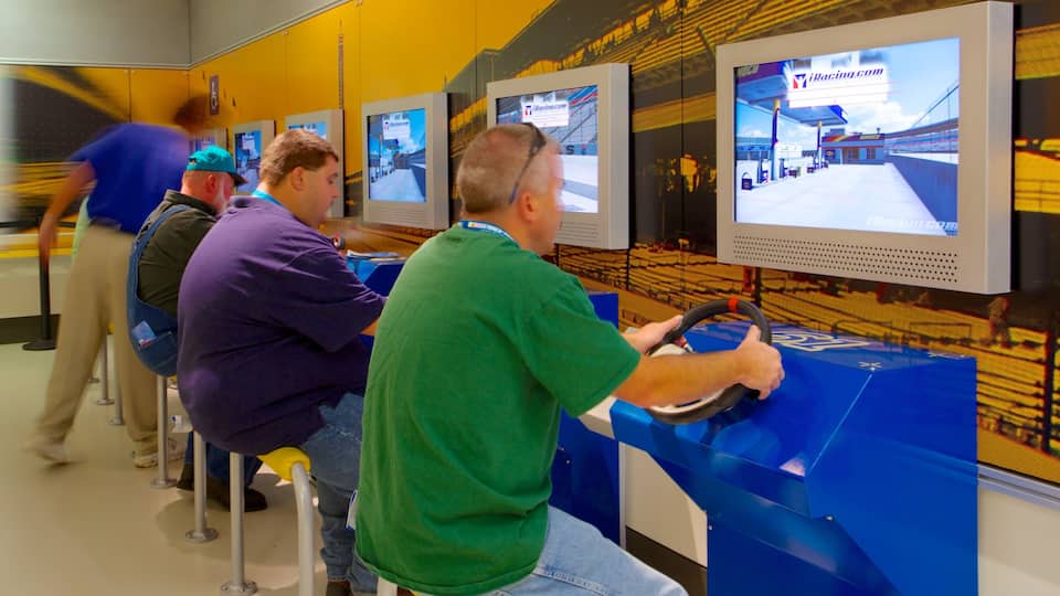 NASCAR Hall of Fame que incluye vistas interiores y también un pequeño grupo de personas