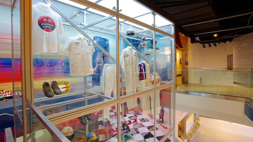 NASCAR Hall of Fame som omfatter interiør