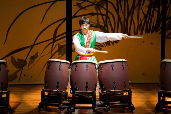 Théâtre Chongdong mettant en vedette scènes de théâtre, arts de la scène et vues intérieures