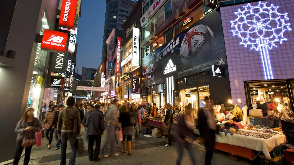 Myeongdong showing shopping, street scenes and a city