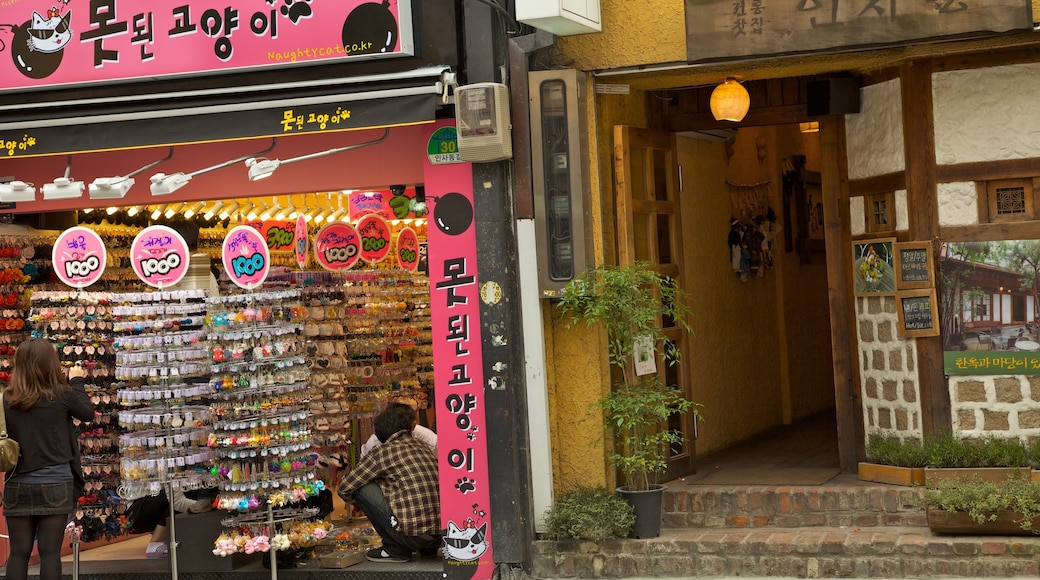 Insadong featuring signage, markets and street scenes