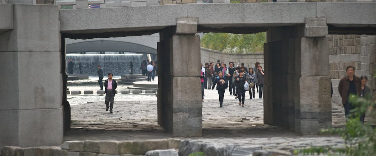 ์ฒญ๊ณ์ฒ ์ ๋ณด์ฌ์ฃผ๋ ๋ค๋ฆฌ, ๋์ ๊ณผ ๊ฑฐ๋ฆฌ ํ๊ฒฝ